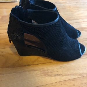 Donald Pilmer black shoes